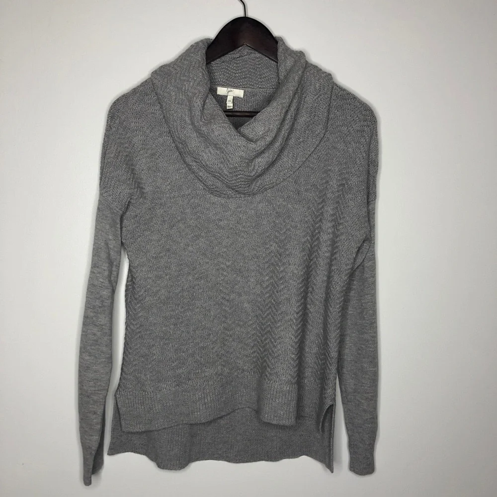Joie Wool and Cashmere Blend Chesney Sweater in Gray